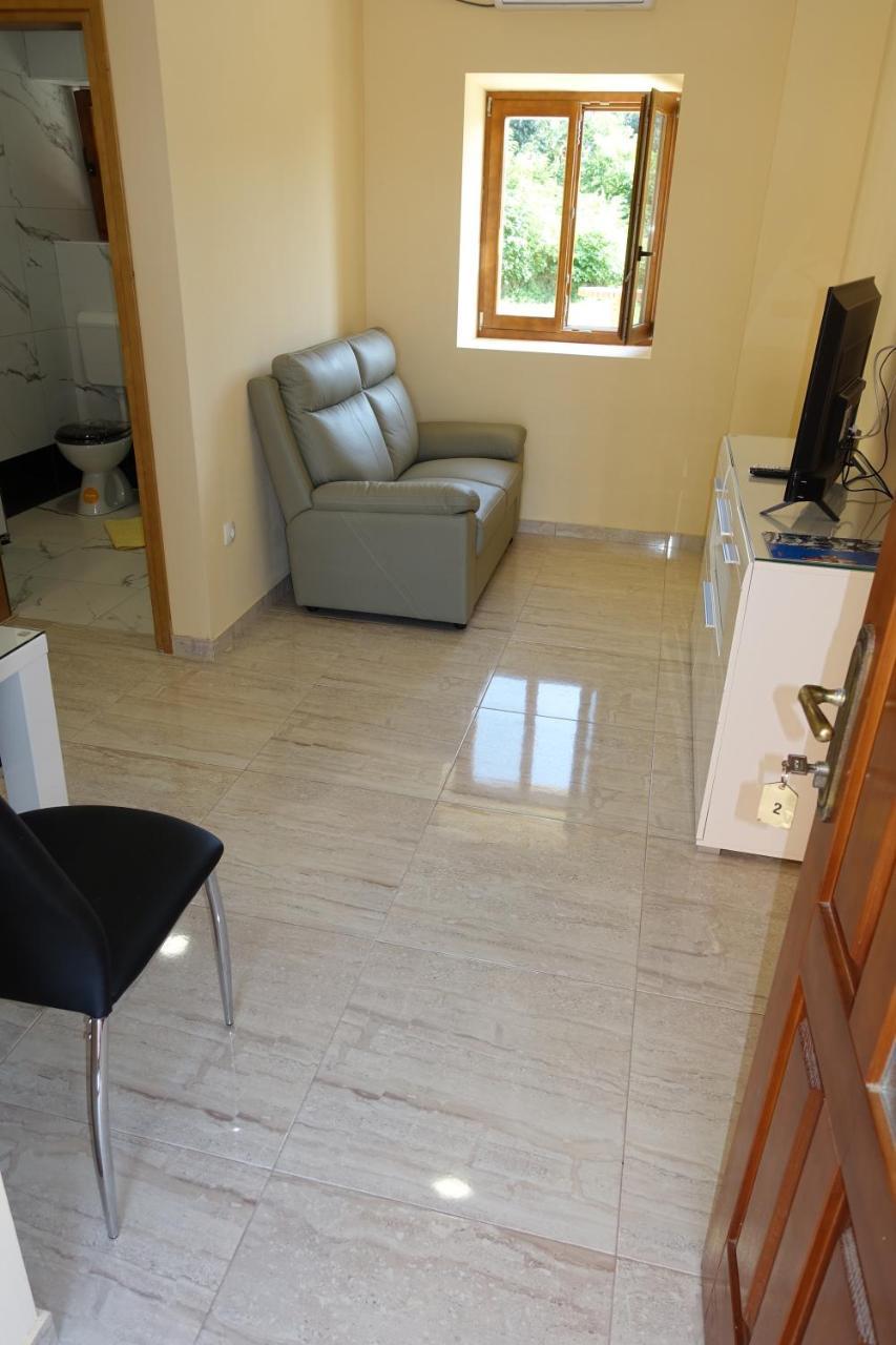 Apartments Leon Nin Extérieur photo
