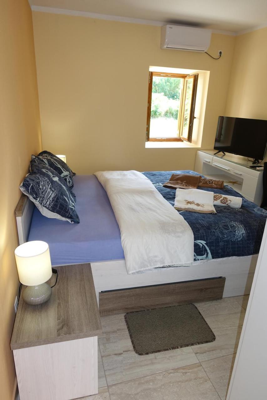 Apartments Leon Nin Extérieur photo