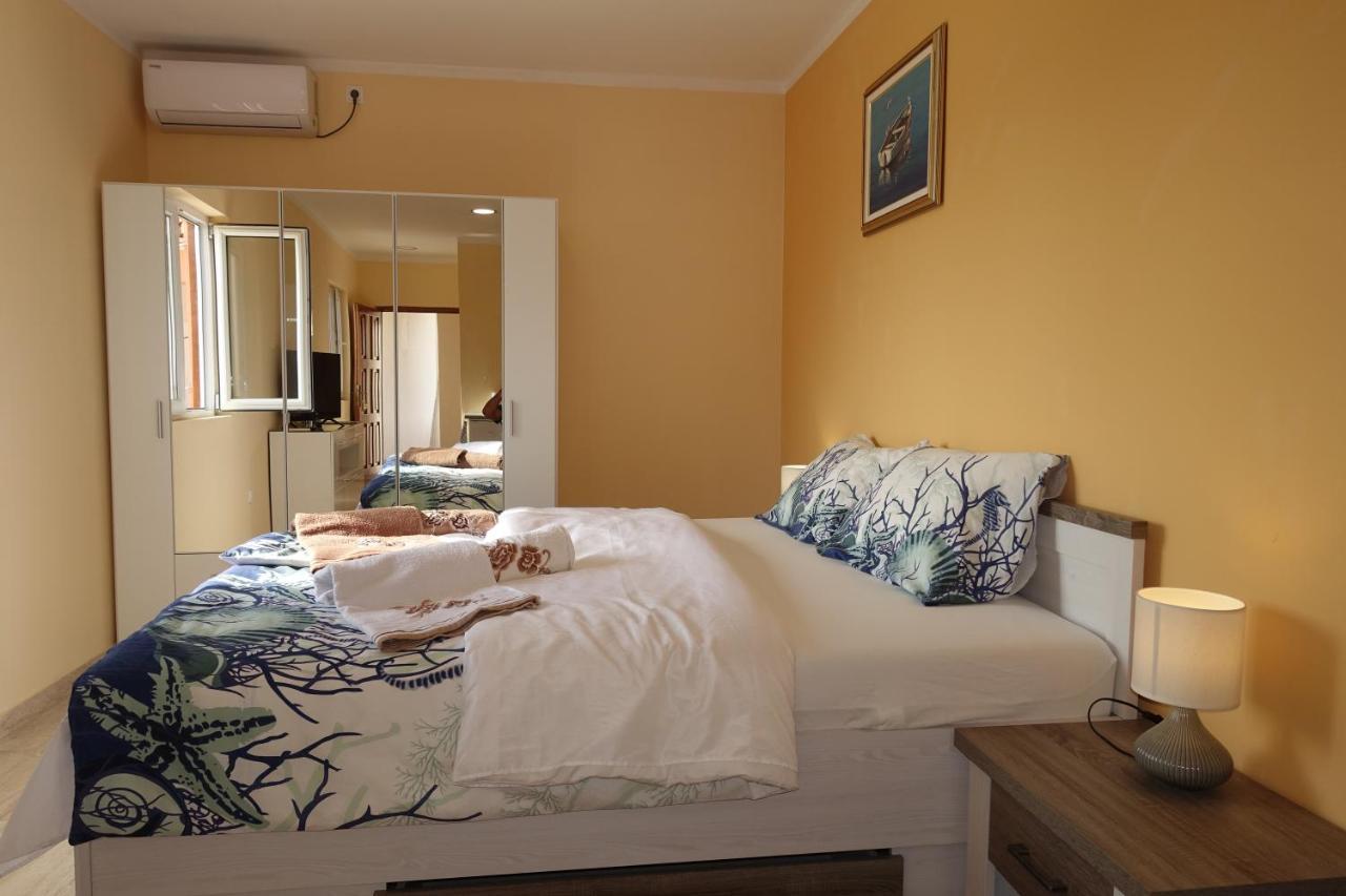 Apartments Leon Nin Extérieur photo