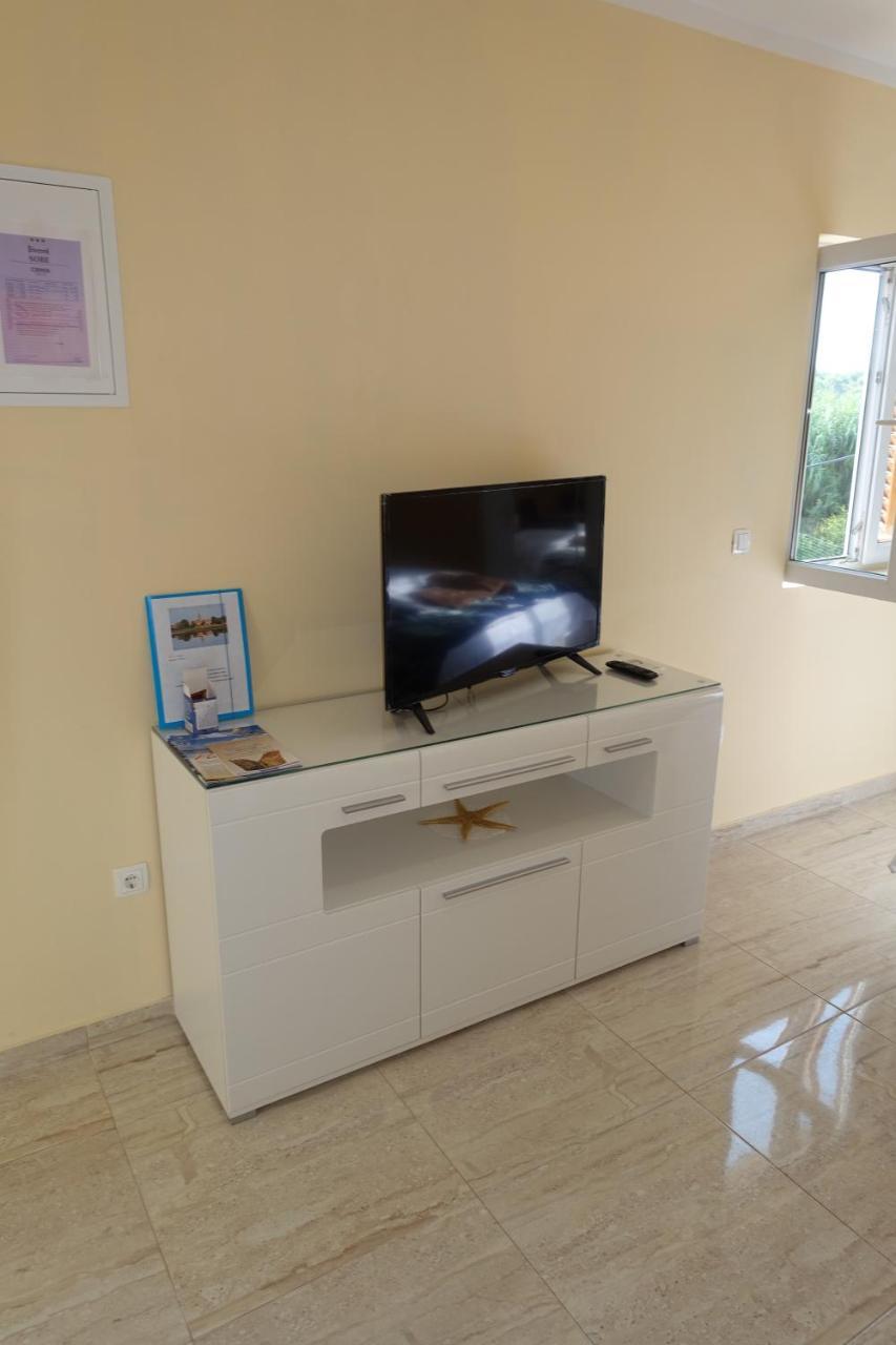 Apartments Leon Nin Extérieur photo