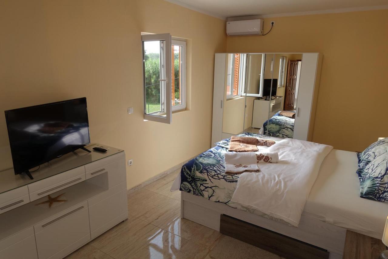 Apartments Leon Nin Extérieur photo