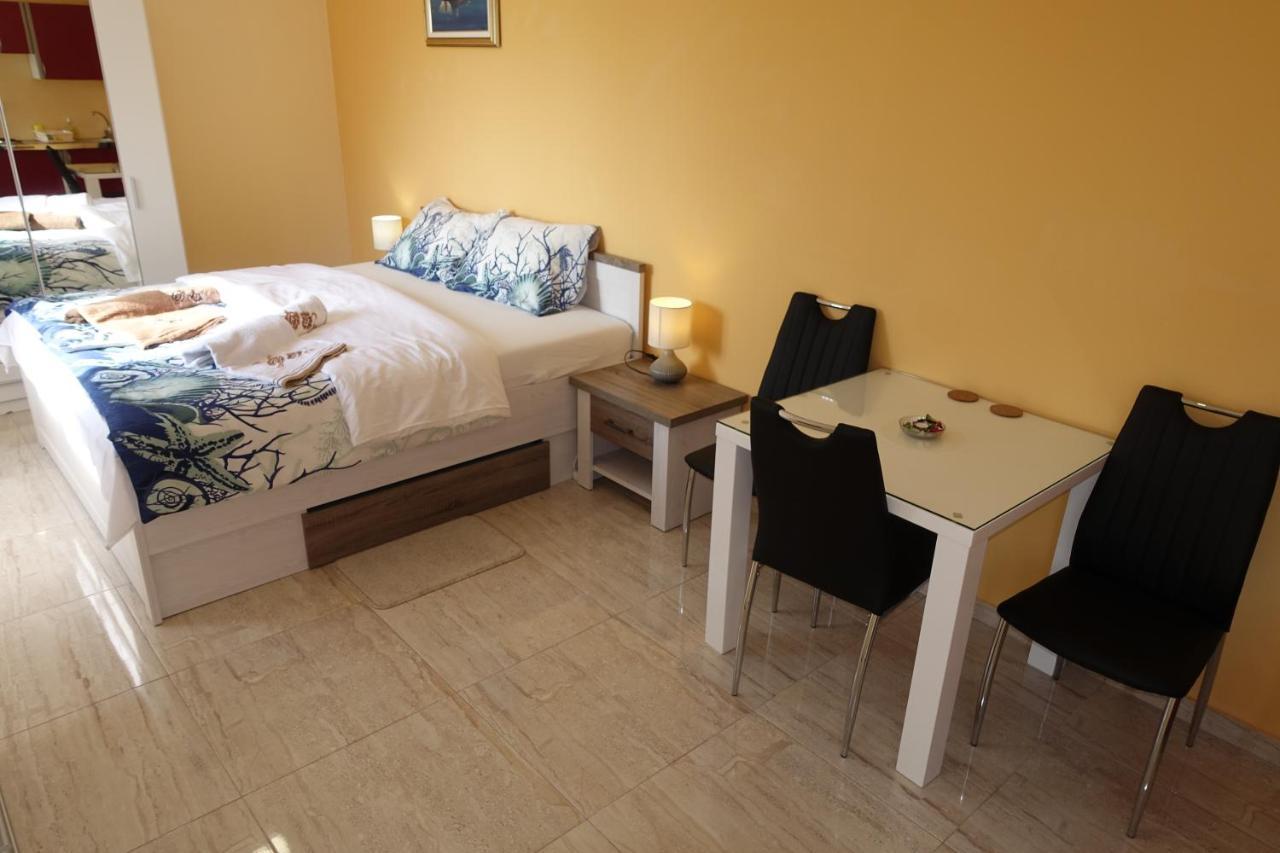 Apartments Leon Nin Chambre photo